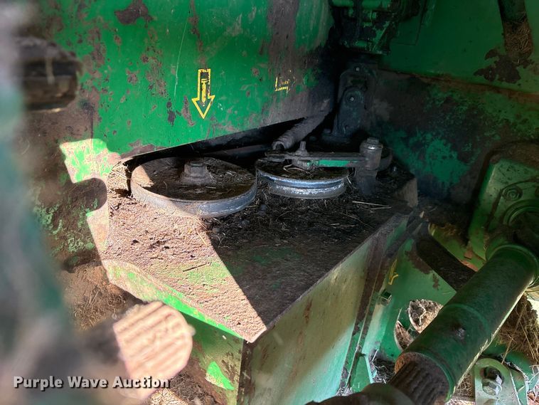 image for item EA7702 John Deere 995-5M swather / windrower head