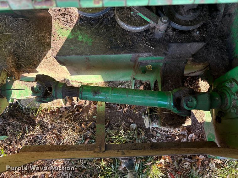 image for item EA7702 John Deere 995-5M swather / windrower head