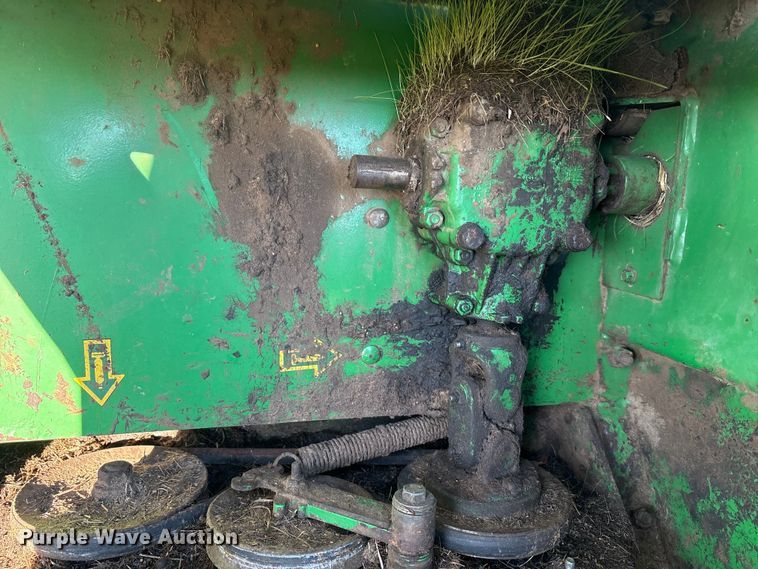 image for item EA7702 John Deere 995-5M swather / windrower head