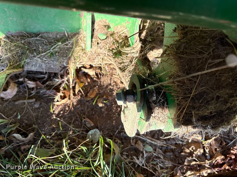 image for item EA7702 John Deere 995-5M swather / windrower head