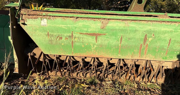 image for item EA7702 John Deere 995-5M swather / windrower head