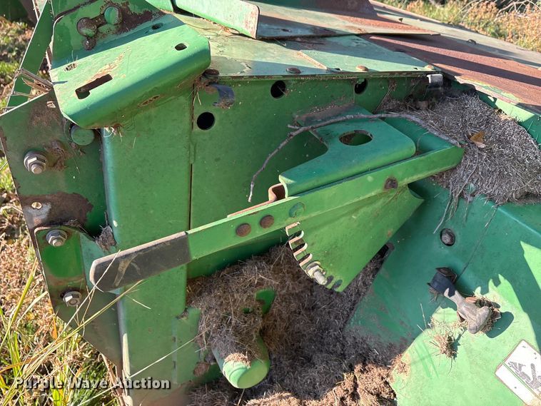 image for item EA7702 John Deere 995-5M swather / windrower head