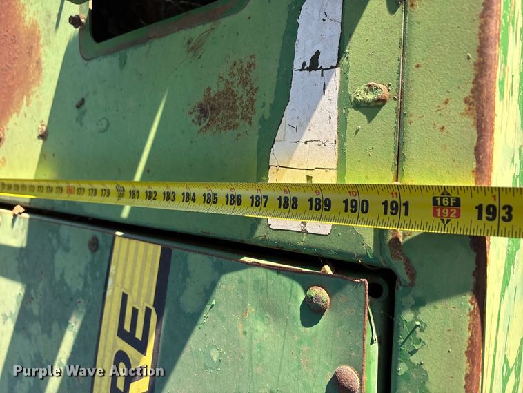 image for item EA7702 John Deere 995-5M swather / windrower head