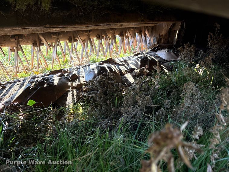 image for item EA7702 John Deere 995-5M swather / windrower head