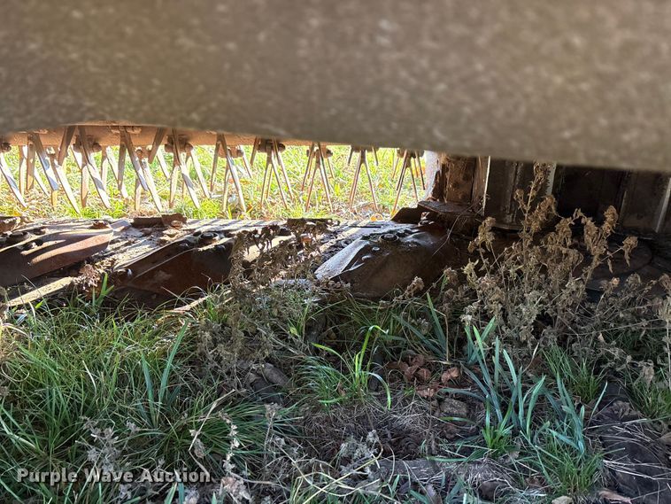 image for item EA7702 John Deere 995-5M swather / windrower head