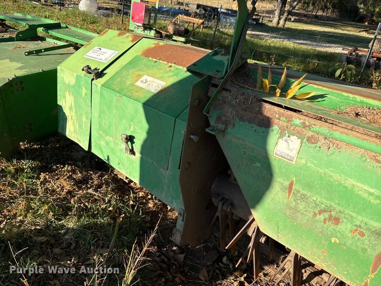 image for item EA7702 John Deere 995-5M swather / windrower head