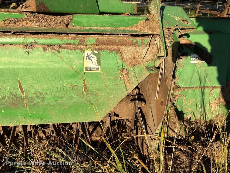 image for item EA7702 John Deere 995-5M swather / windrower head