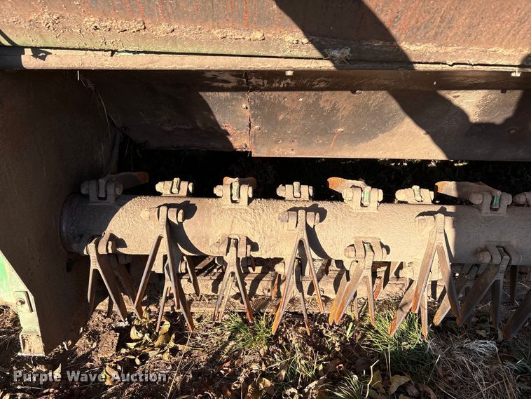 image for item EA7702 John Deere 995-5M swather / windrower head