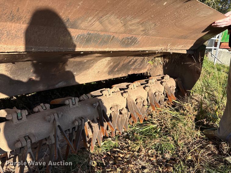 image for item EA7702 John Deere 995-5M swather / windrower head