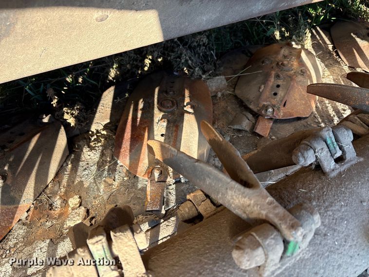 image for item EA7702 John Deere 995-5M swather / windrower head