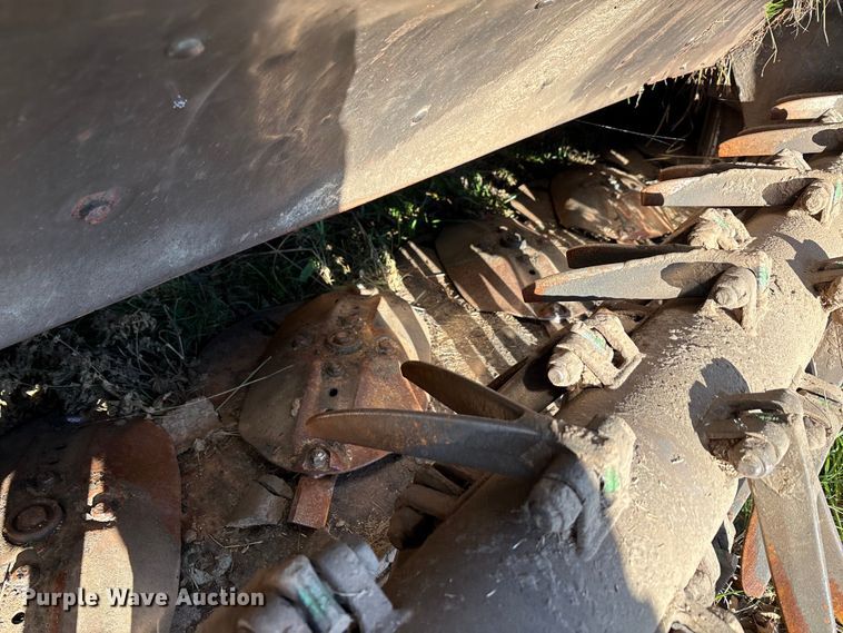 image for item EA7702 John Deere 995-5M swather / windrower head