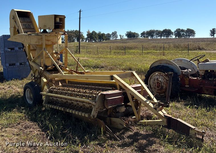 image for item EA7704 Bean harvester