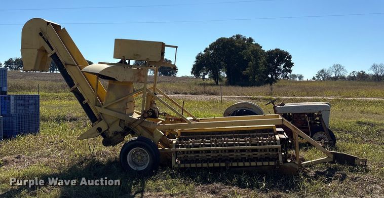 image for item EA7704 Bean harvester