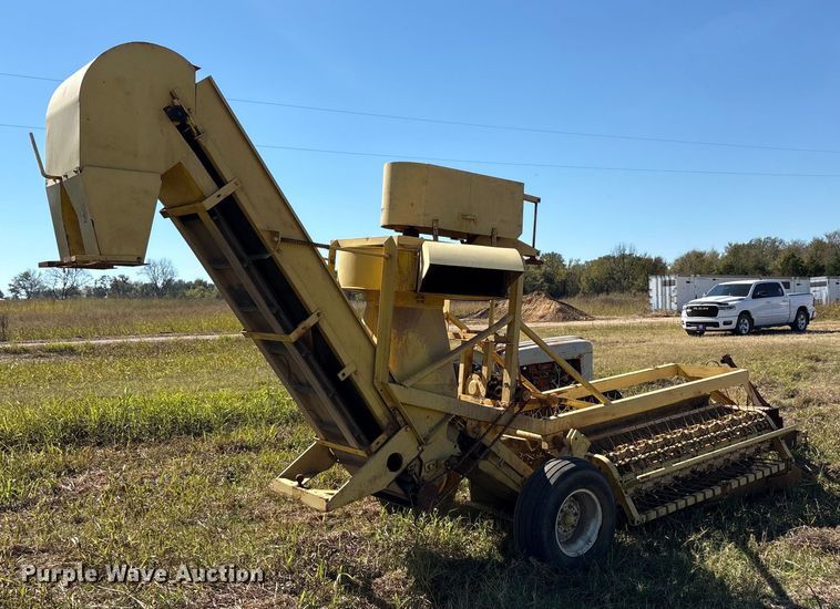 image for item EA7704 Bean harvester