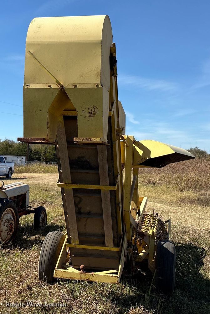 image for item EA7704 Bean harvester