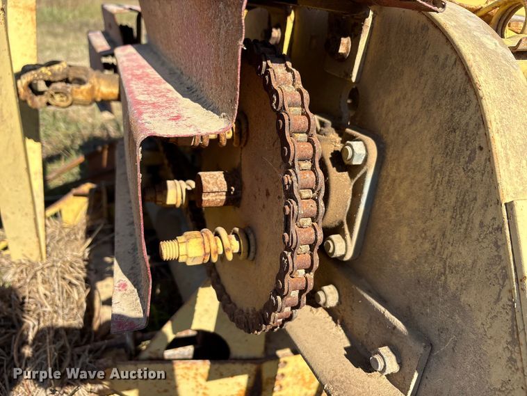 image for item EA7704 Bean harvester