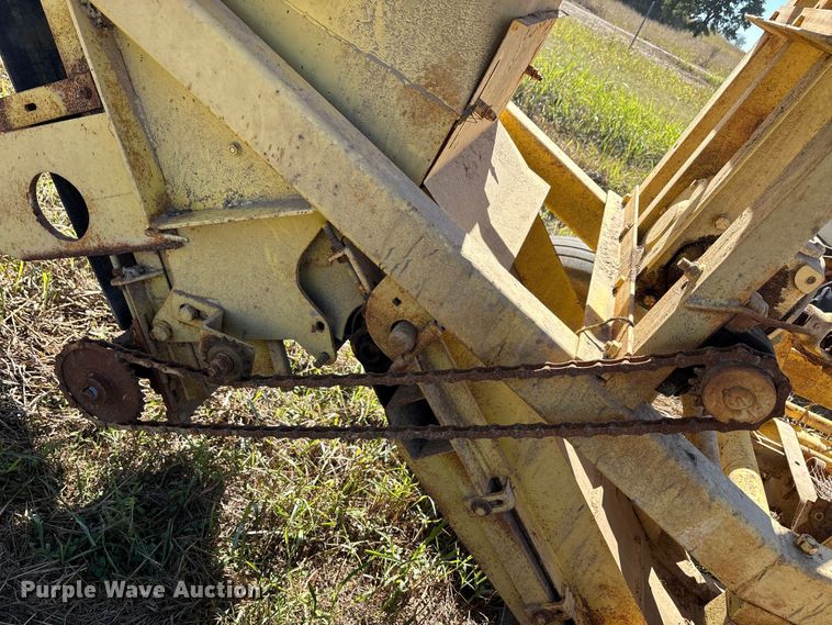 image for item EA7704 Bean harvester