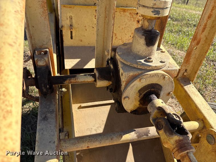 image for item EA7704 Bean harvester