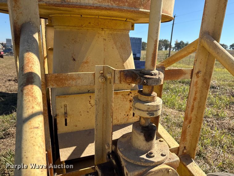 image for item EA7704 Bean harvester