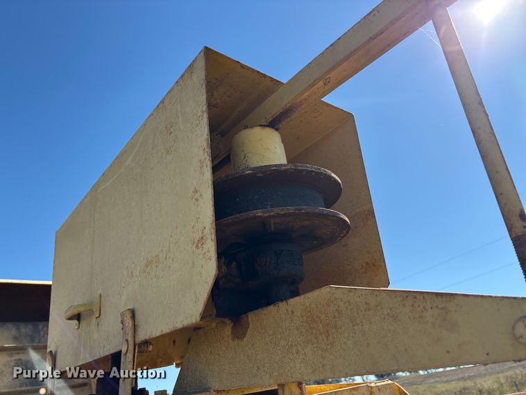 image for item EA7704 Bean harvester