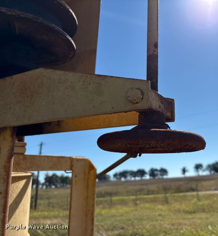 image for item EA7704 Bean harvester