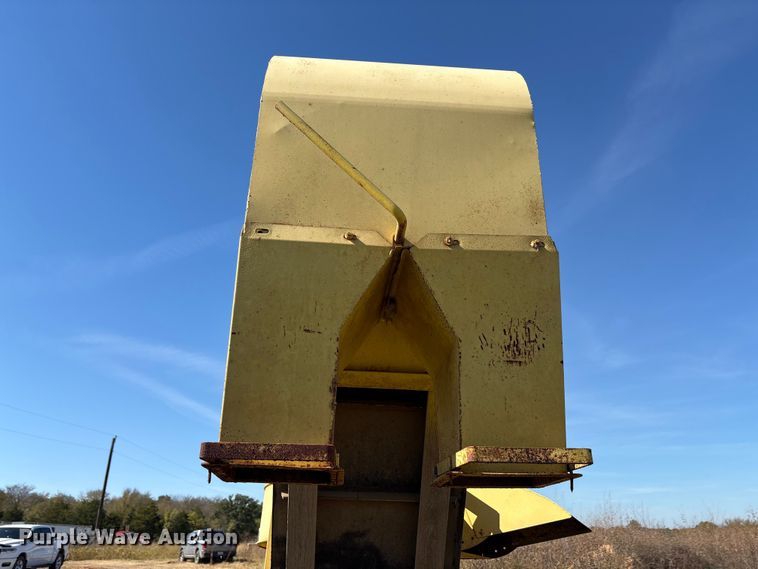 image for item EA7704 Bean harvester