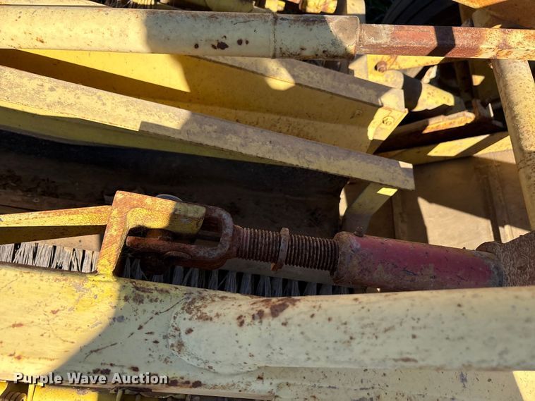 image for item EA7704 Bean harvester