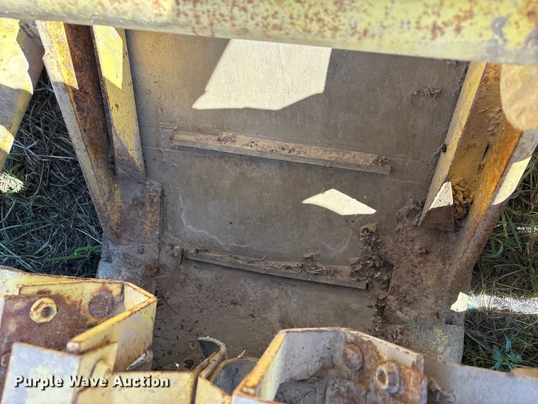 image for item EA7704 Bean harvester