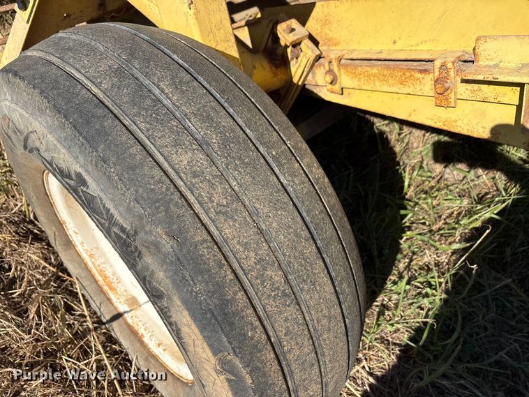 image for item EA7704 Bean harvester