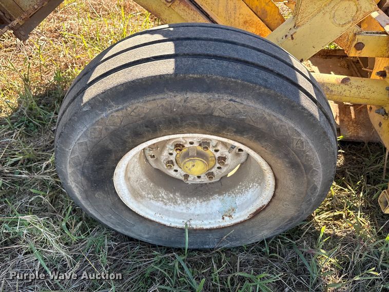 image for item EA7704 Bean harvester