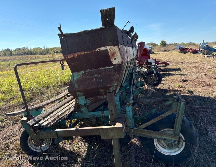 image for item EA7712 Lockwood L06200-00601 planter