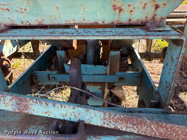 image for item EA7712 Lockwood L06200-00601 planter