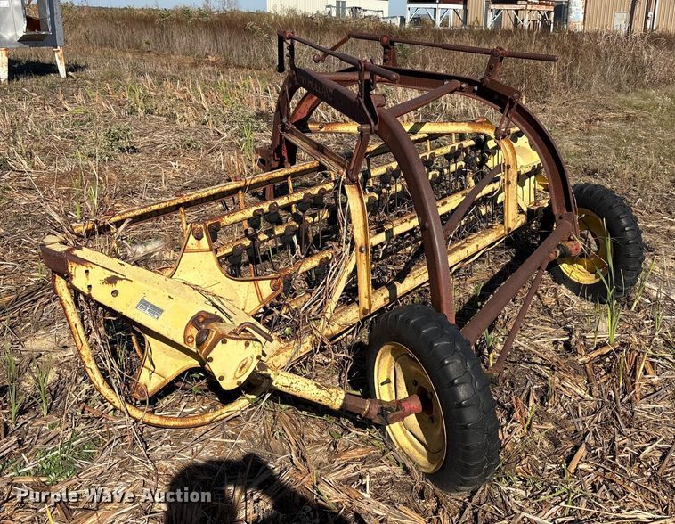 image for item EA7717 New Holland Rolabar 256 hay rake