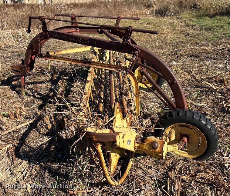 image for item EA7717 New Holland Rolabar 256 hay rake