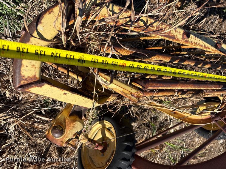 image for item EA7717 New Holland Rolabar 256 hay rake