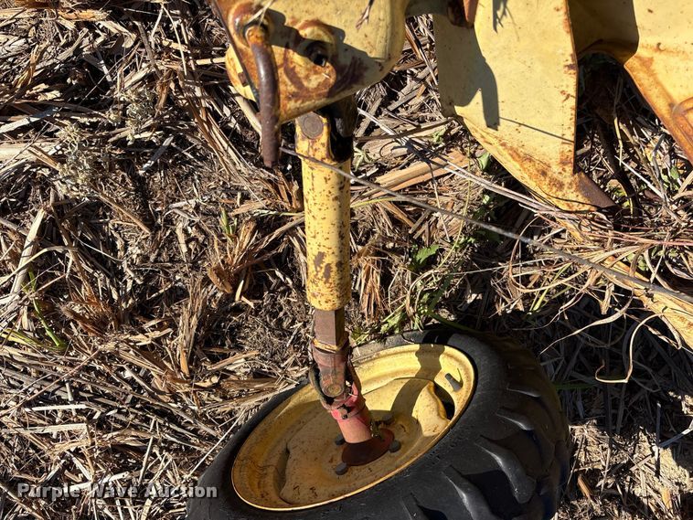 image for item EA7717 New Holland Rolabar 256 hay rake