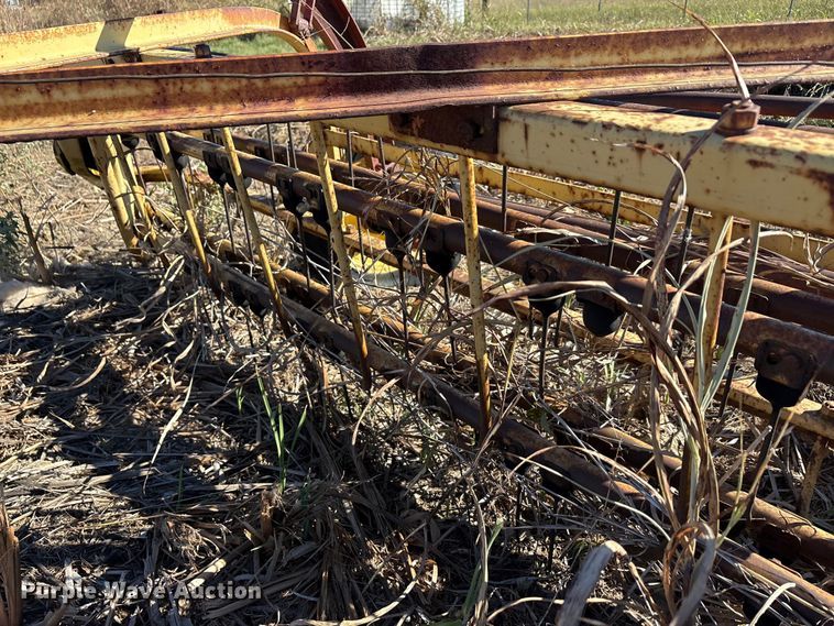 image for item EA7717 New Holland Rolabar 256 hay rake