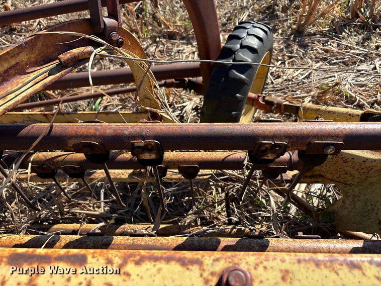 image for item EA7717 New Holland Rolabar 256 hay rake