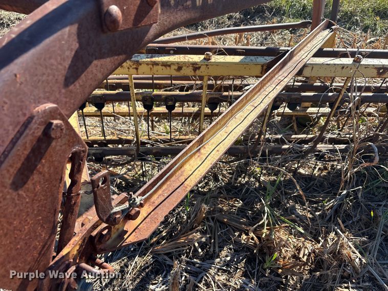 image for item EA7717 New Holland Rolabar 256 hay rake