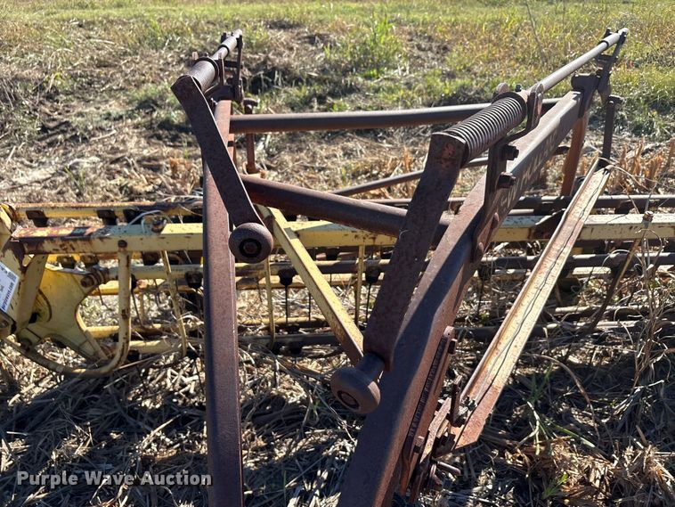 image for item EA7717 New Holland Rolabar 256 hay rake