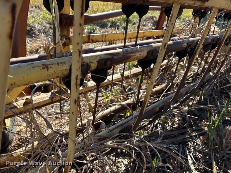 image for item EA7717 New Holland Rolabar 256 hay rake