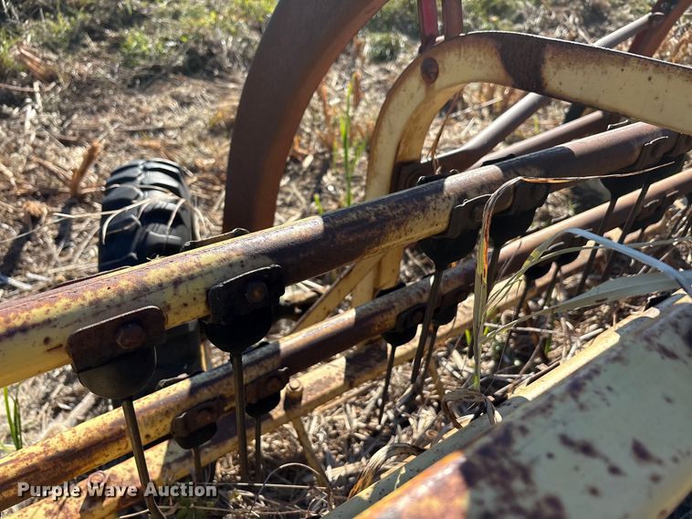 image for item EA7717 New Holland Rolabar 256 hay rake