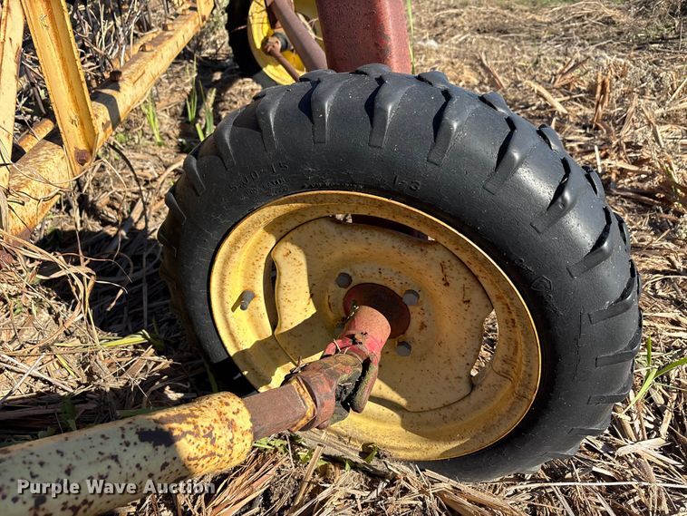 image for item EA7717 New Holland Rolabar 256 hay rake