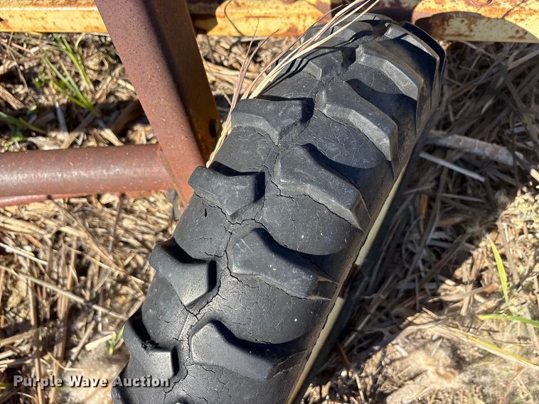 image for item EA7717 New Holland Rolabar 256 hay rake