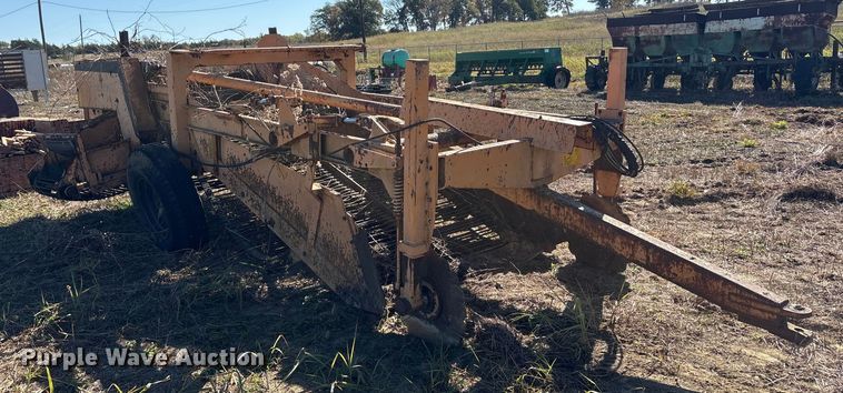 image for item EA7727 Logan potato harvester
