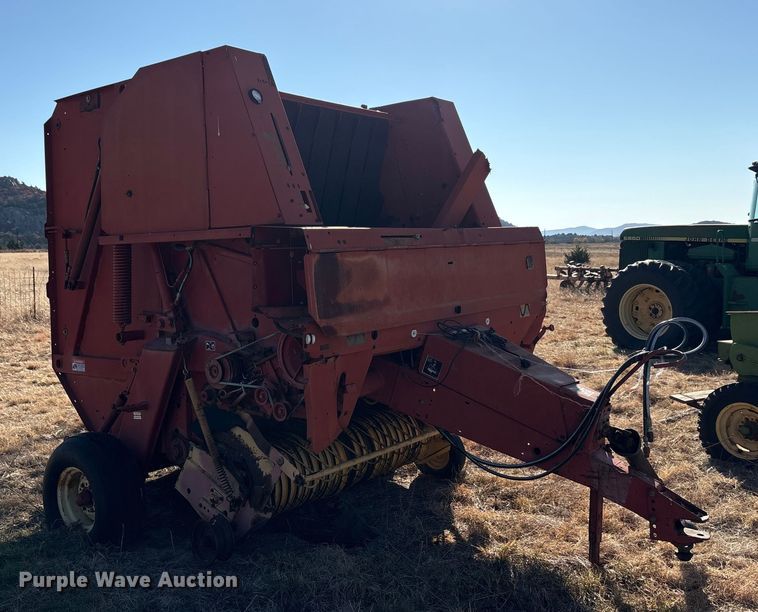 image for item EA7756 New holland 660 round baler