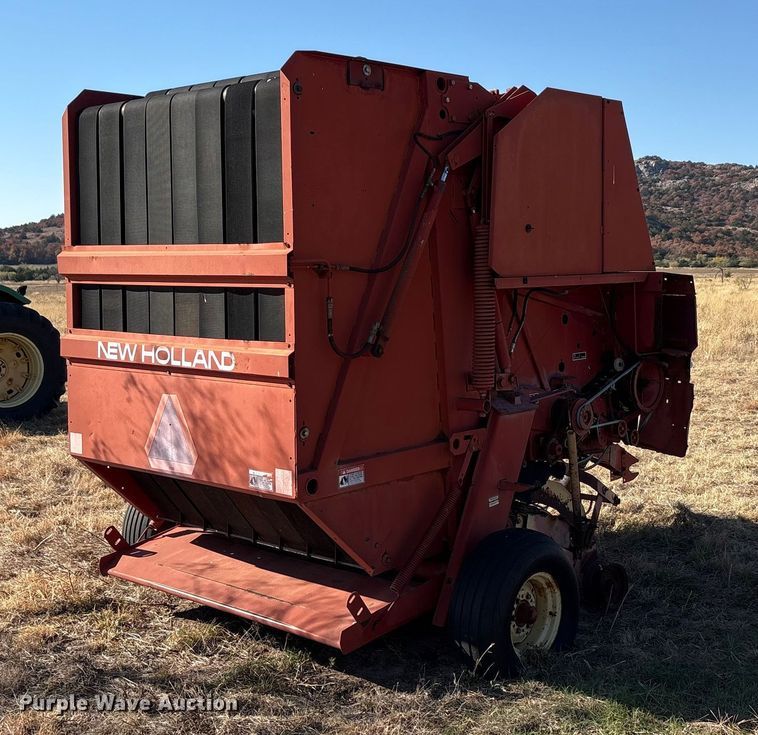 image for item EA7756 New holland 660 round baler