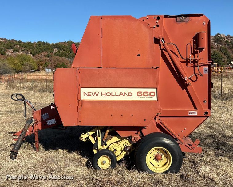 image for item EA7756 New holland 660 round baler