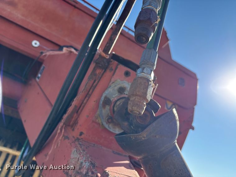 image for item EA7756 New holland 660 round baler