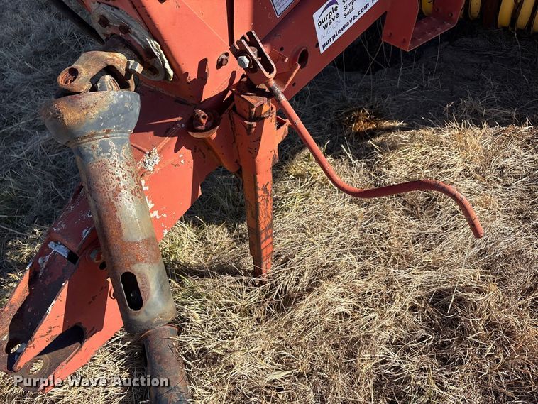 image for item EA7756 New holland 660 round baler